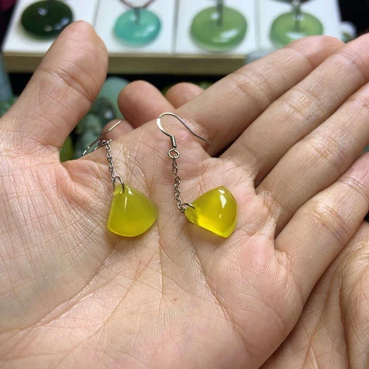 【闪购商品】蛇纹石玉未镶嵌颈饰