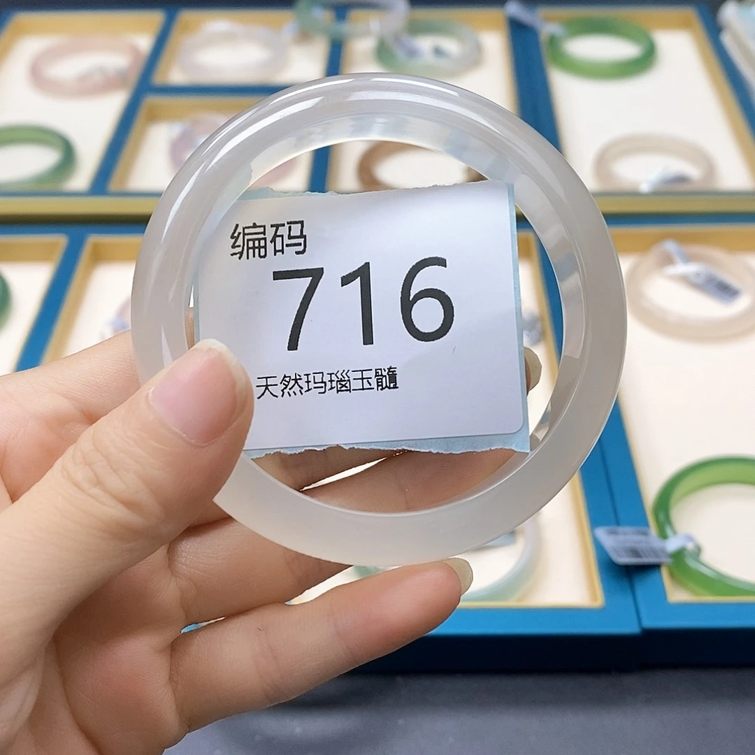 玛瑙/玉髓手镯未镶嵌成**贝716