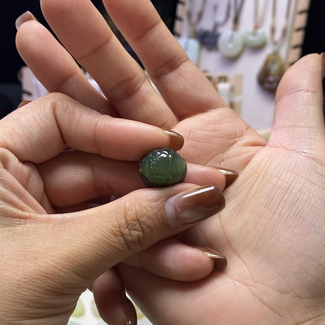 颈饰未镶嵌和田玉T****?