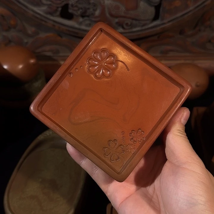 上上品四叶草朱砂红色