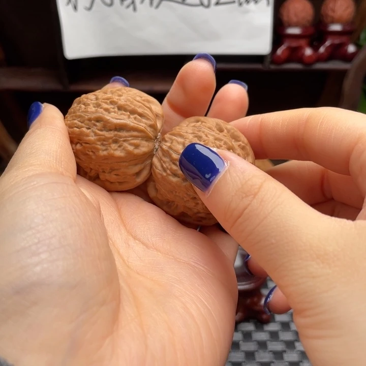 逰***文玩核桃把件铁锤