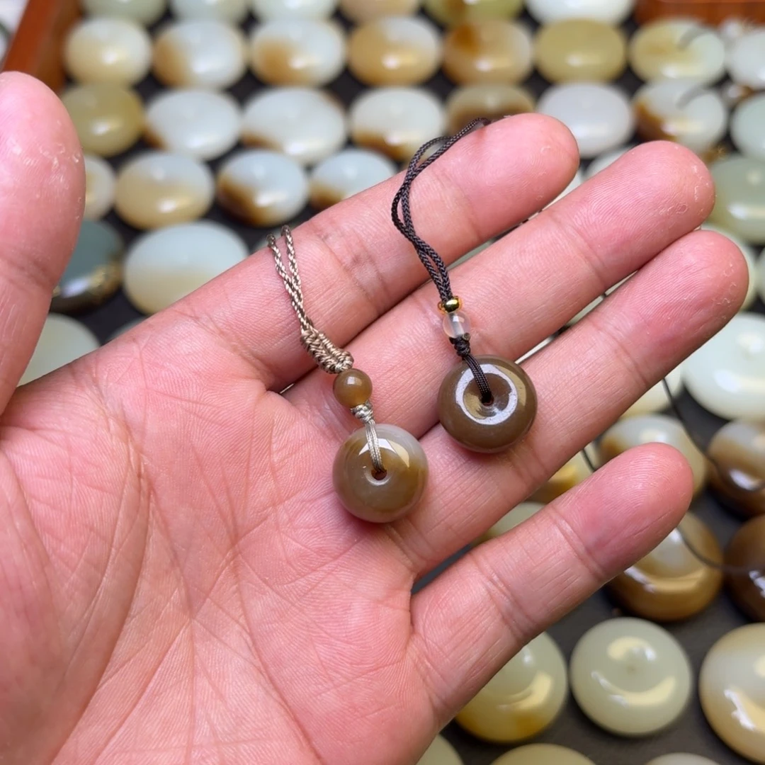 云***系和田玉未镶嵌颈饰