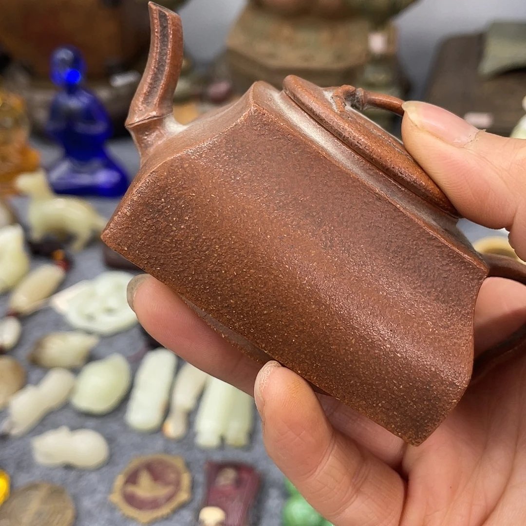 黎***菜玉摆件一个小物件。