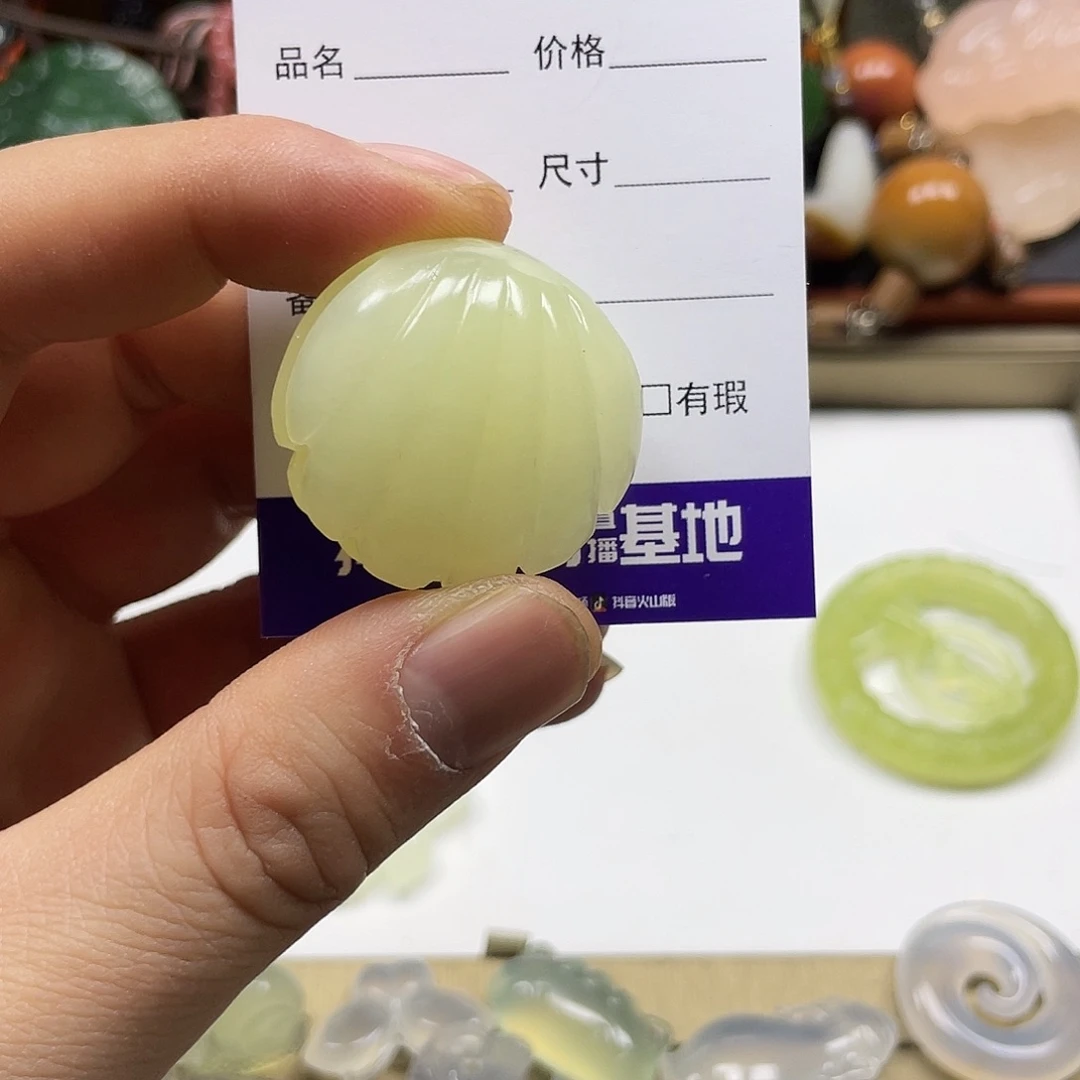 小***儿蛇纹石玉未镶嵌颈饰