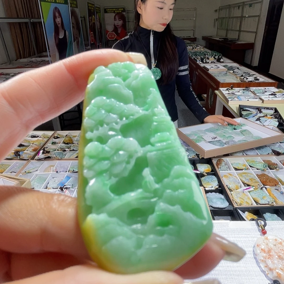 翡翠未镶嵌颈饰一