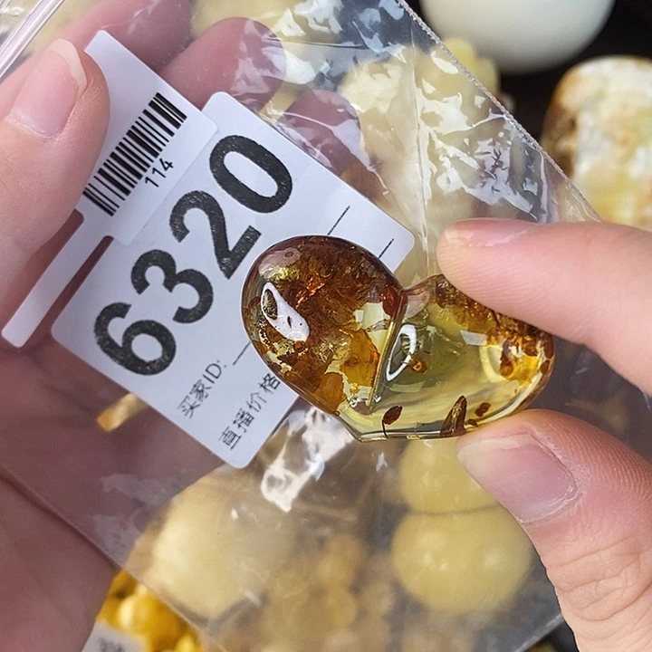 蜜蜡未镶嵌珠宝奇石