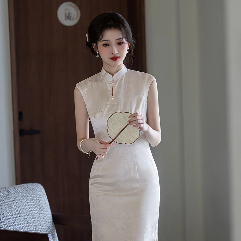 改良无袖旗袍春夏季新款女设计感气质订婚登记新娘结婚敬酒服礼服