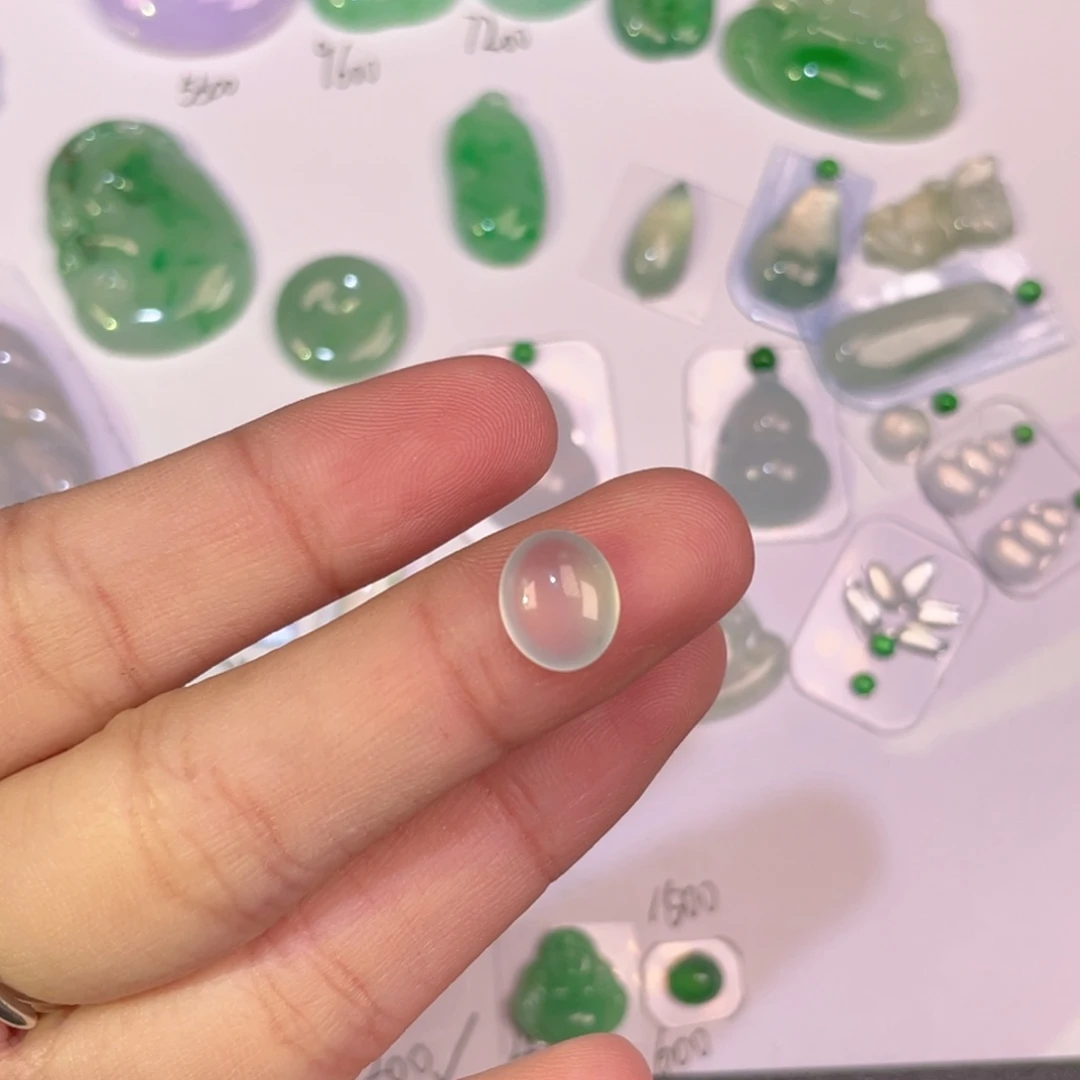 翡翠未镶嵌颈饰裸石