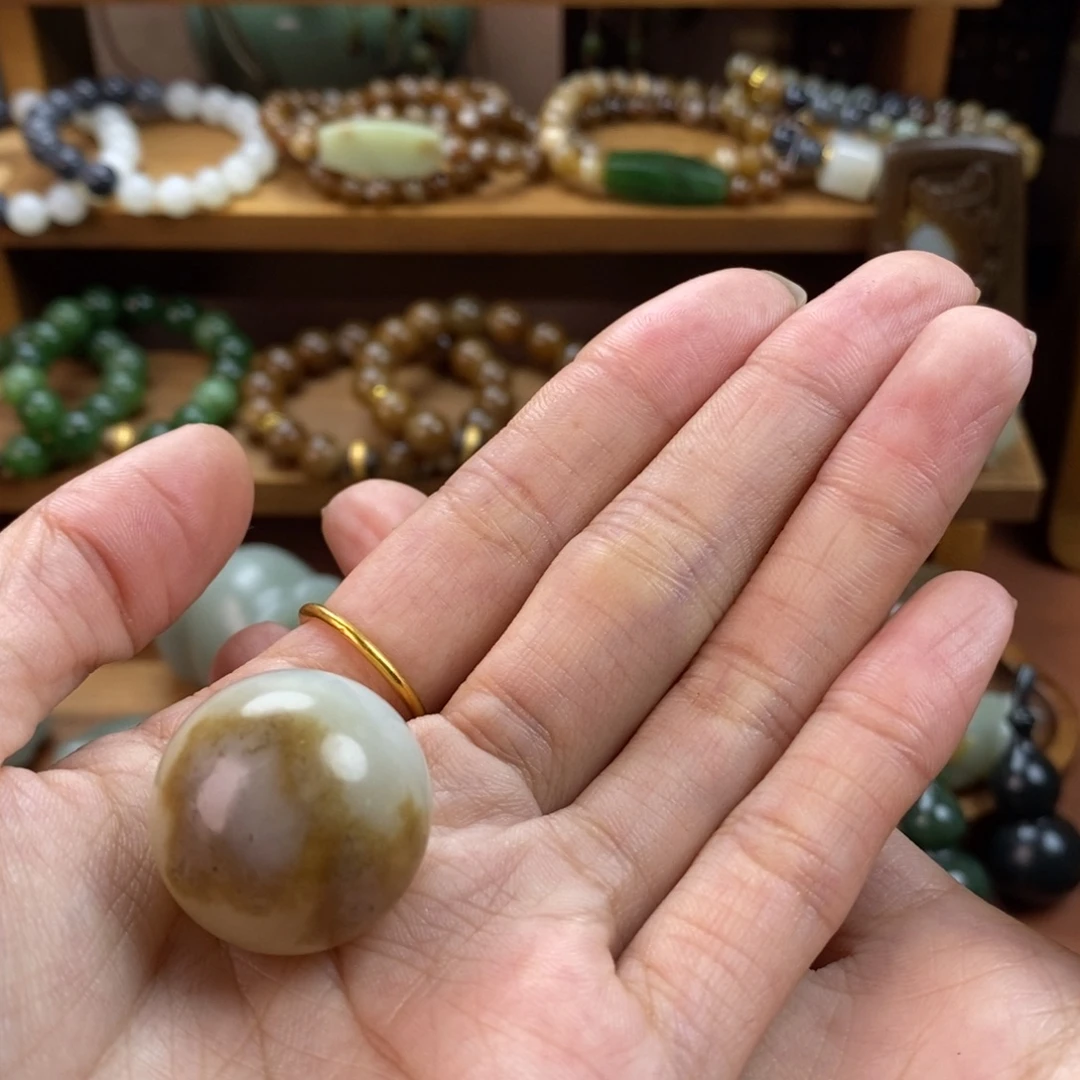 龙***主和田玉（糖玉）未镶嵌颈饰