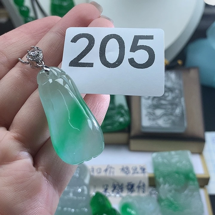 吊坠(赠链)未镶嵌翡翠