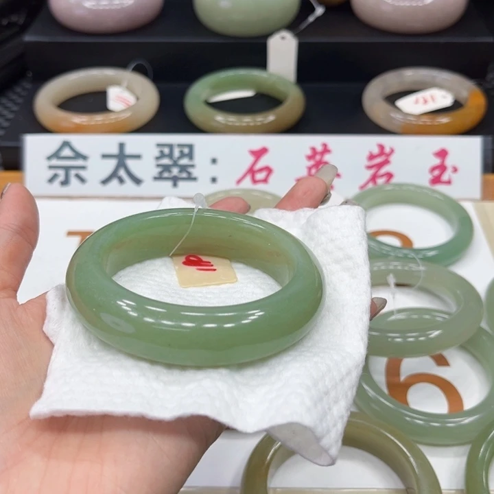 未镶嵌手镯石英质玉爱*