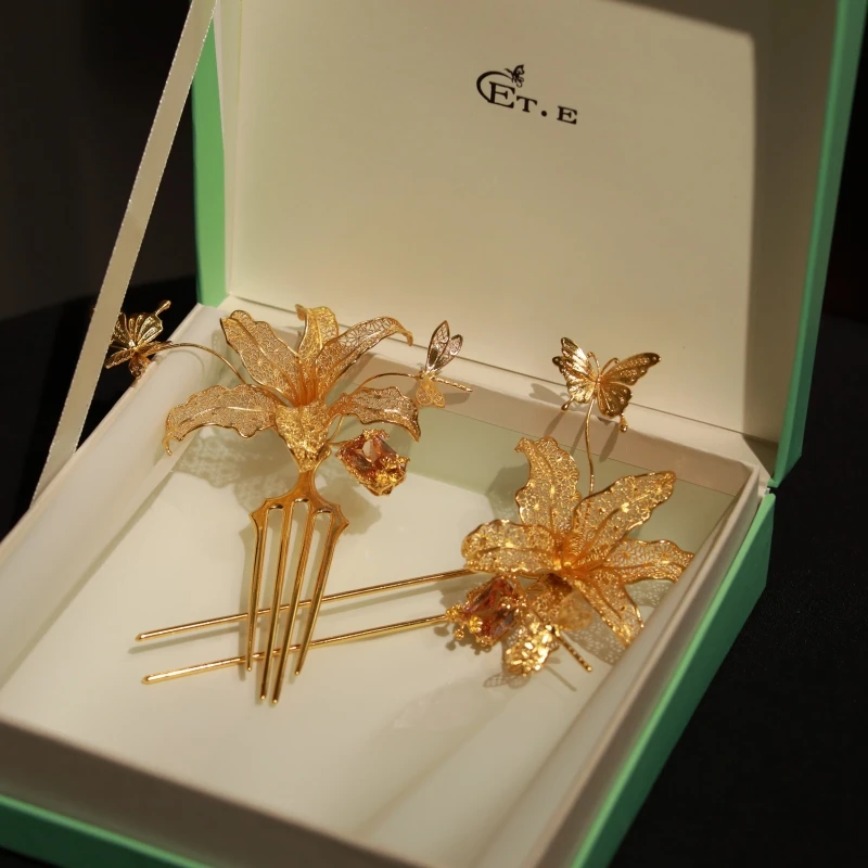 合金仿水晶婚庆饰品 12396金色立体花朵蝴蝶对钗中式百搭