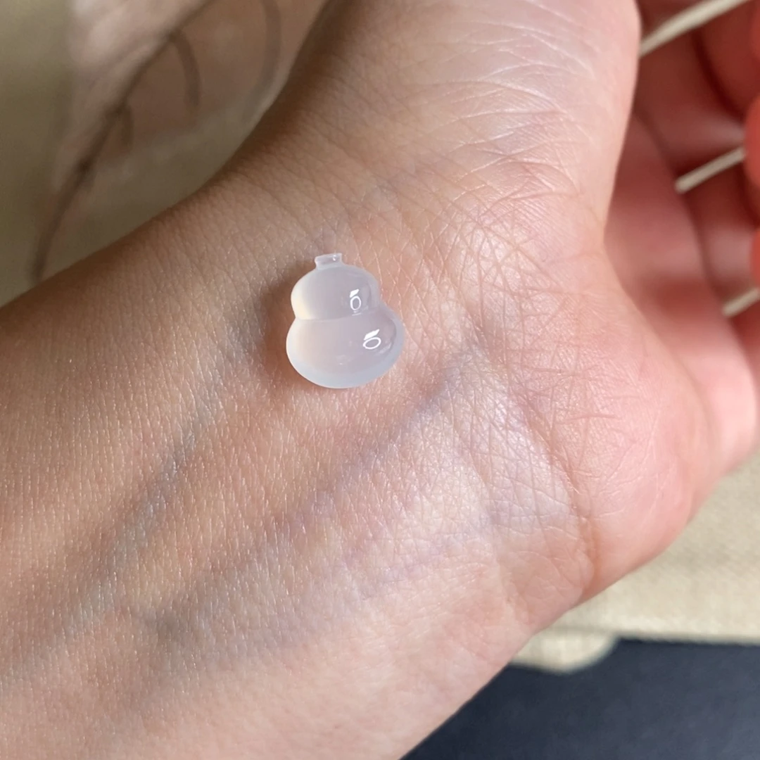 翡翠未镶嵌颈饰葫芦