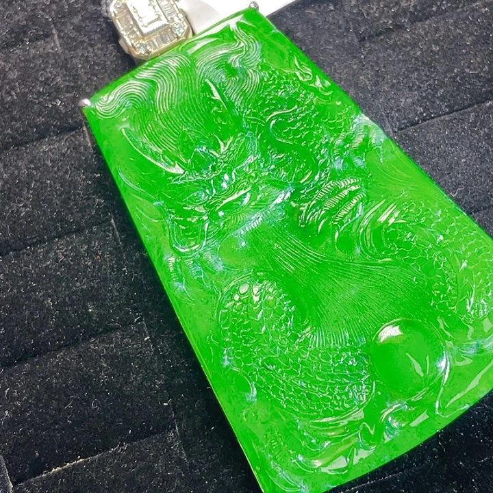 翡翠未镶嵌颈饰26
