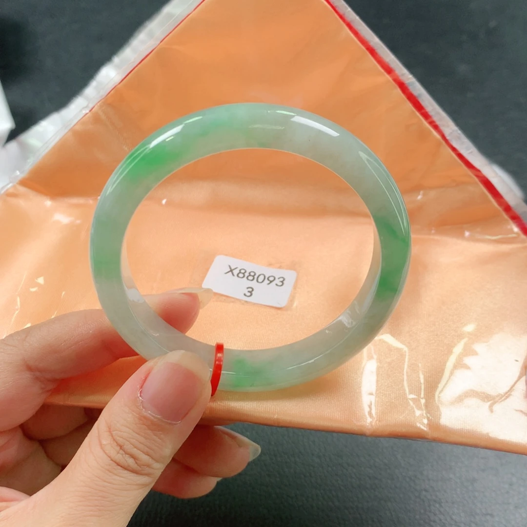 翡翠手镯未镶嵌03。