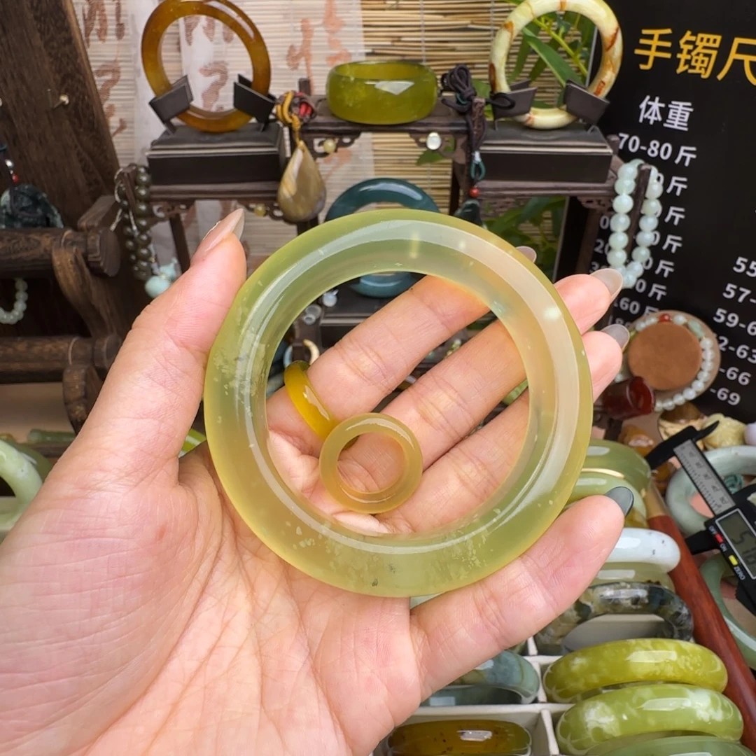 满***陈蛇纹石玉未镶嵌手镯