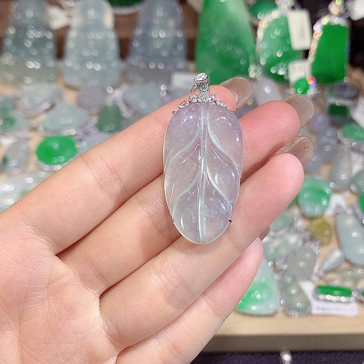 翡翠18K金镶嵌颈饰叶