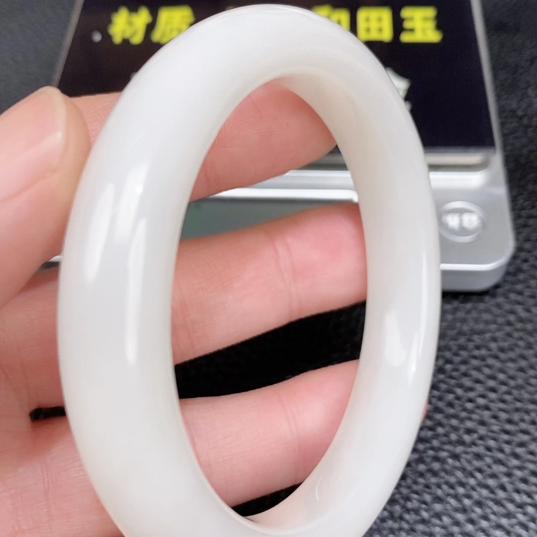 丽***和田玉未镶嵌颈饰