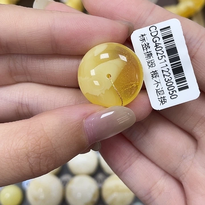 琥珀未镶嵌裸石19.6*9.1mm 带金沙 0050