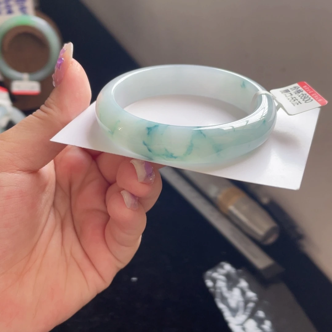 翡翠手镯未镶嵌翡翠手镯