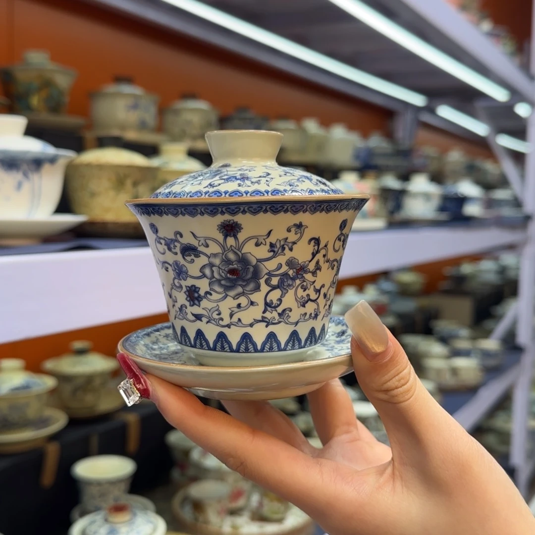 我在外面吃饭呢你在哪