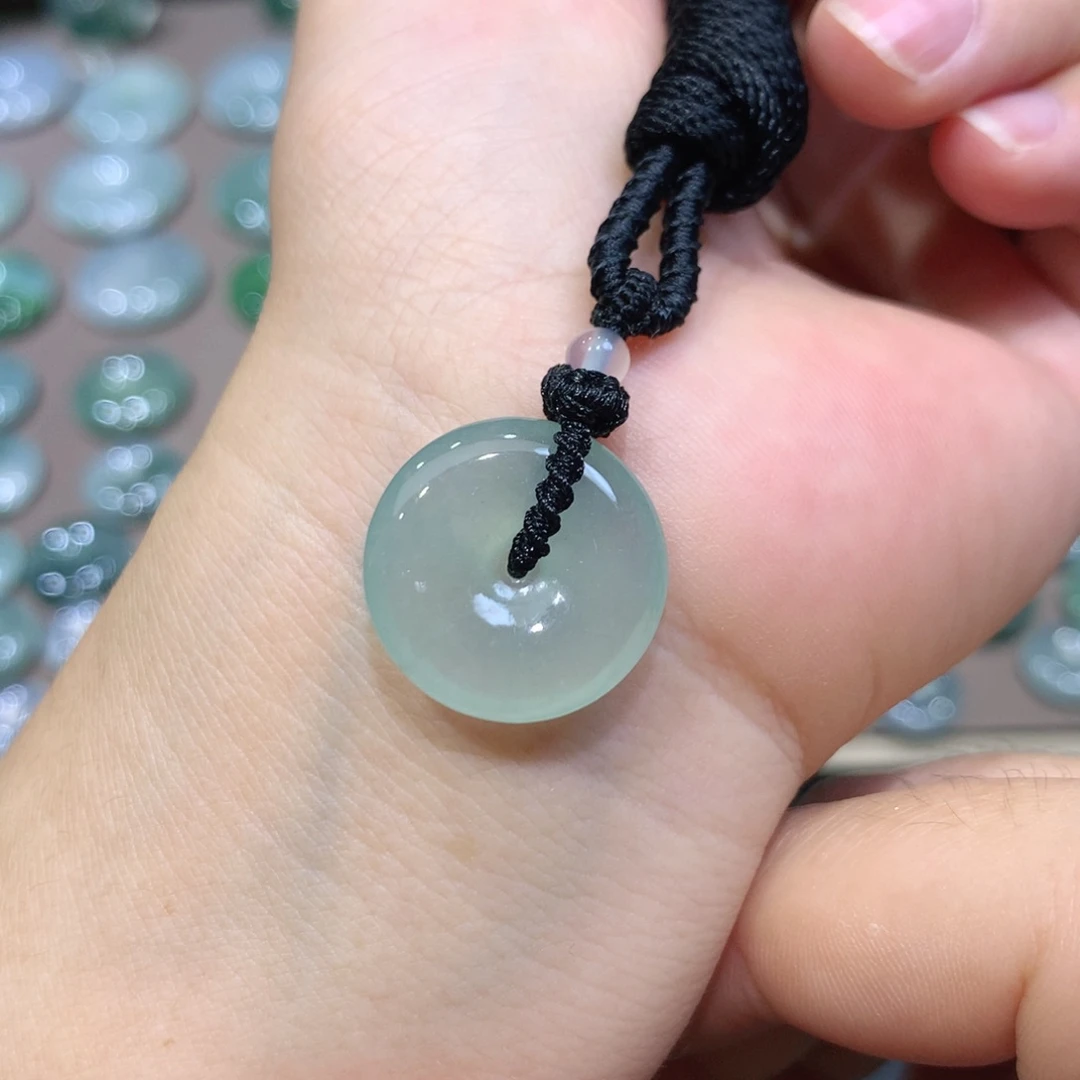 翡翠未镶嵌颈饰平安扣