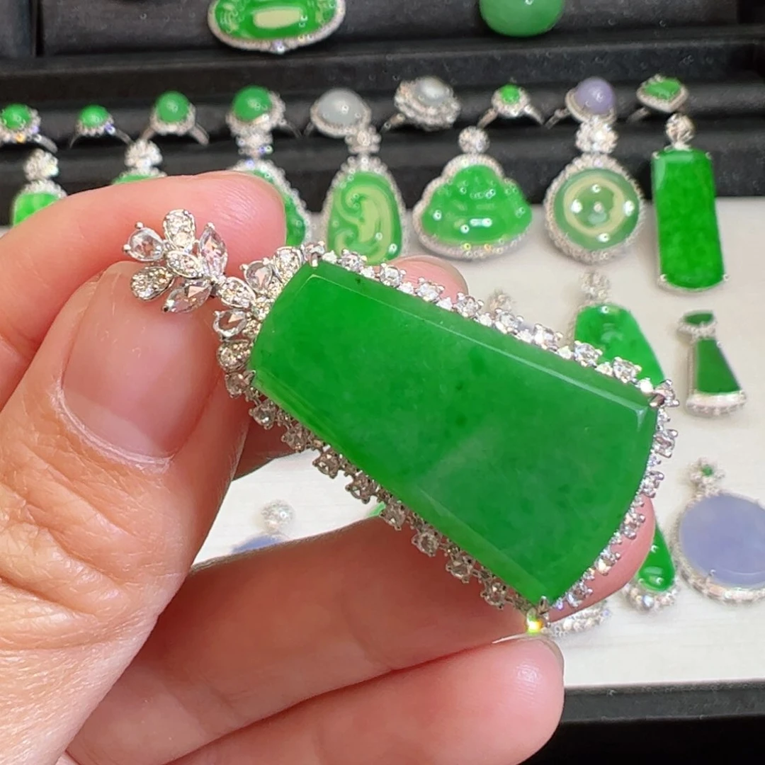 翡翠吊坠(不含链)18K金镶嵌