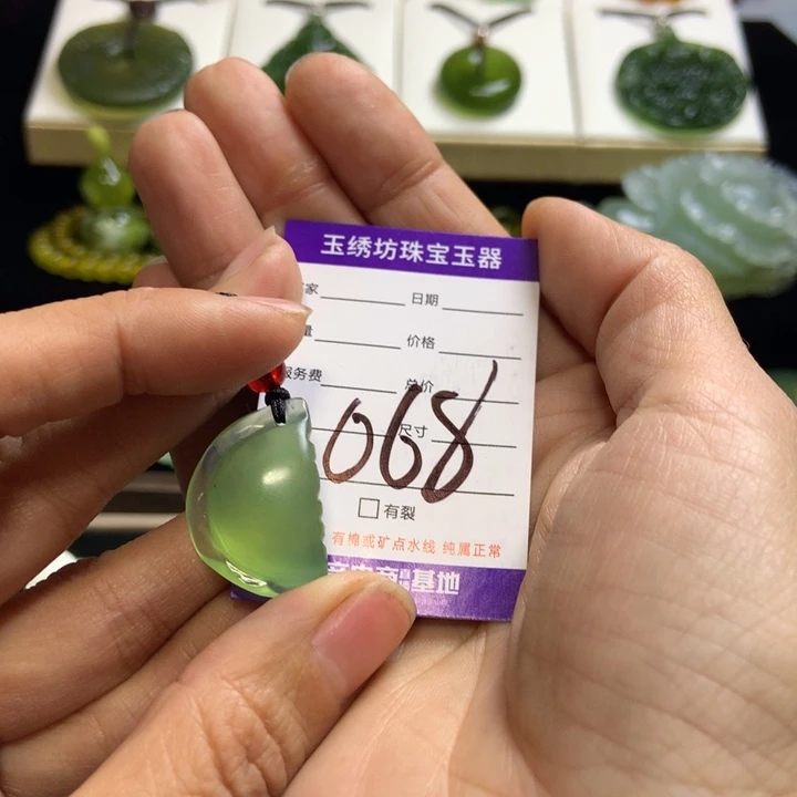 【闪购商品】蛇纹石玉未镶嵌颈饰轻***扬