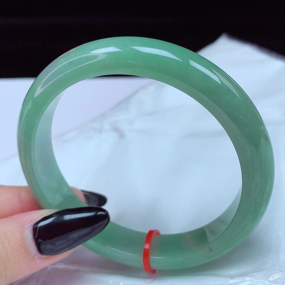 翡翠手镯未镶嵌58圈