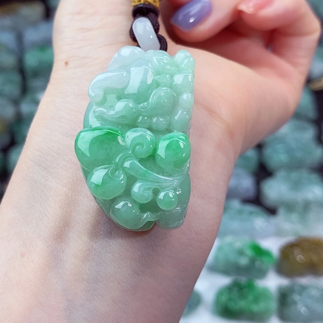 颈饰未镶嵌翡翠天然