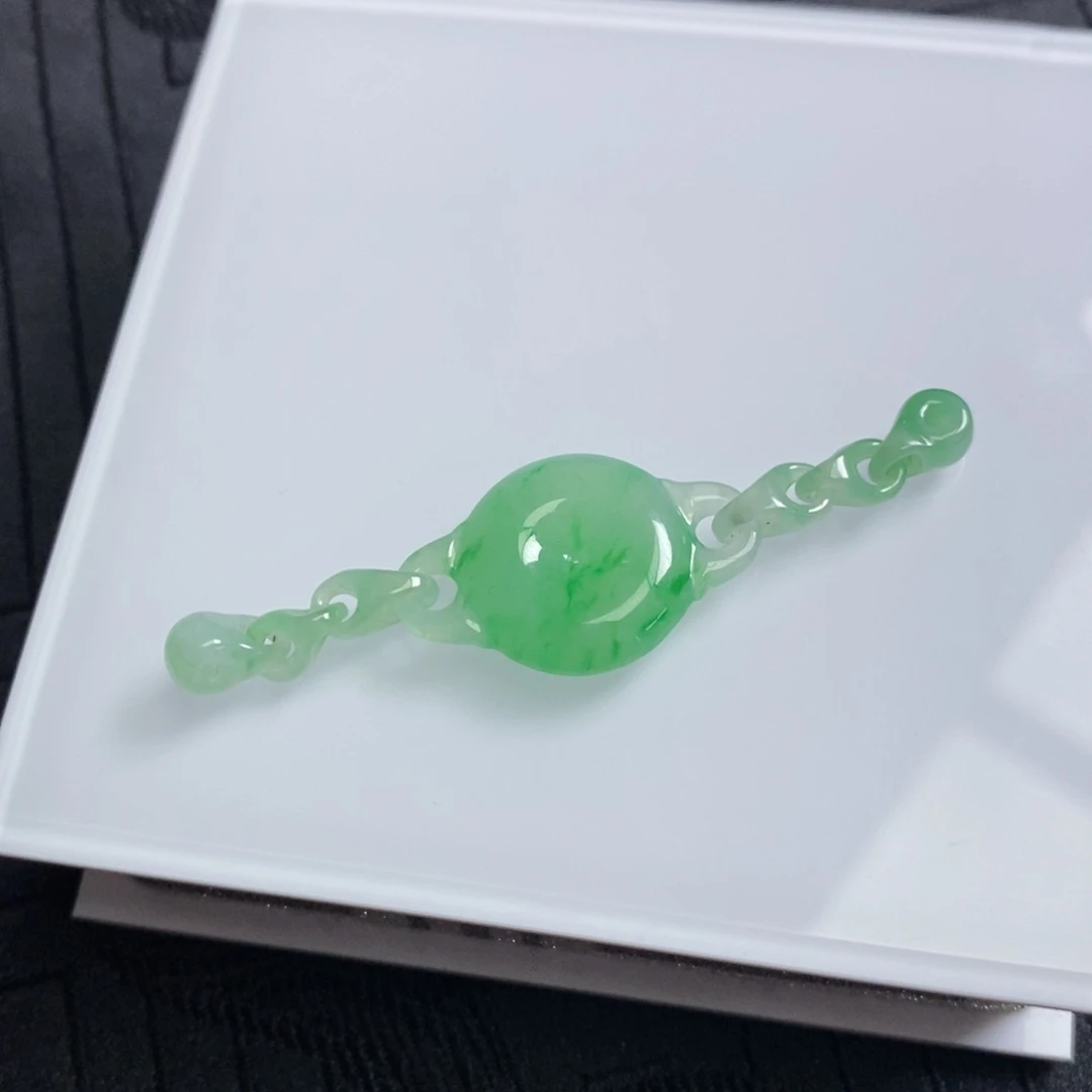 翡翠未镶嵌颈饰飘花拉环