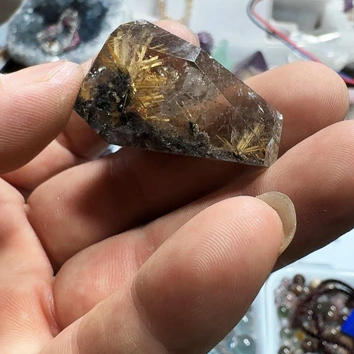 水晶珠宝半成品未镶嵌是****狼水晶