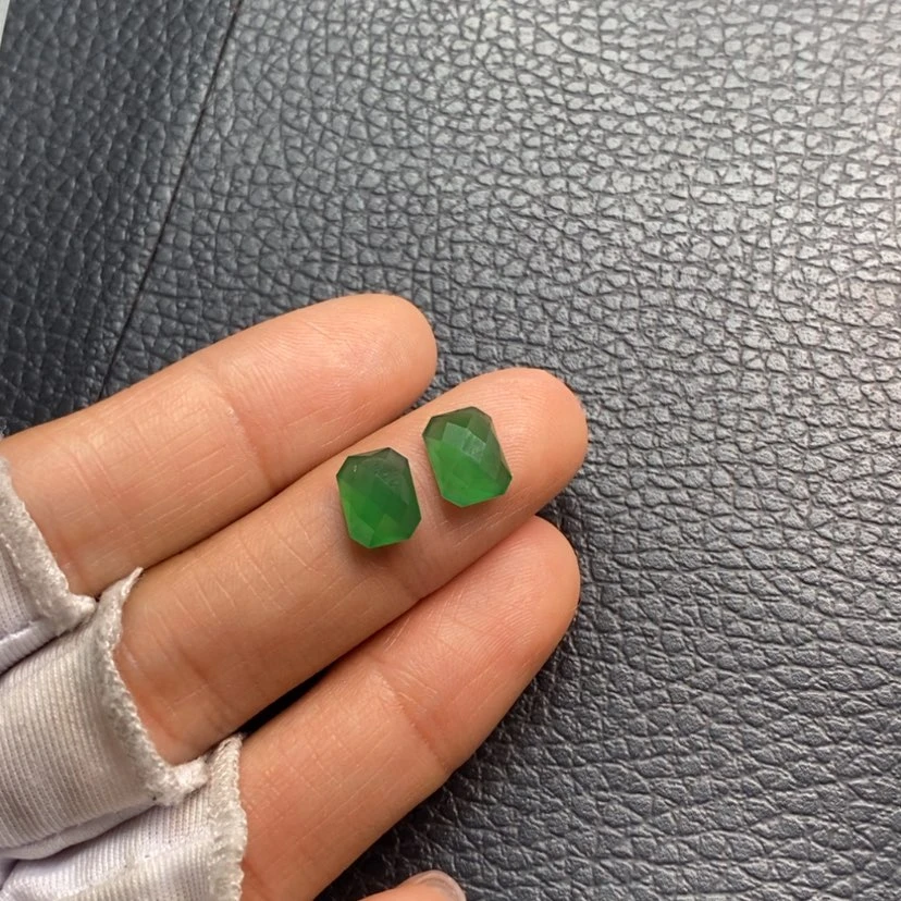 【闪购商品】翡翠挂件未镶嵌切割