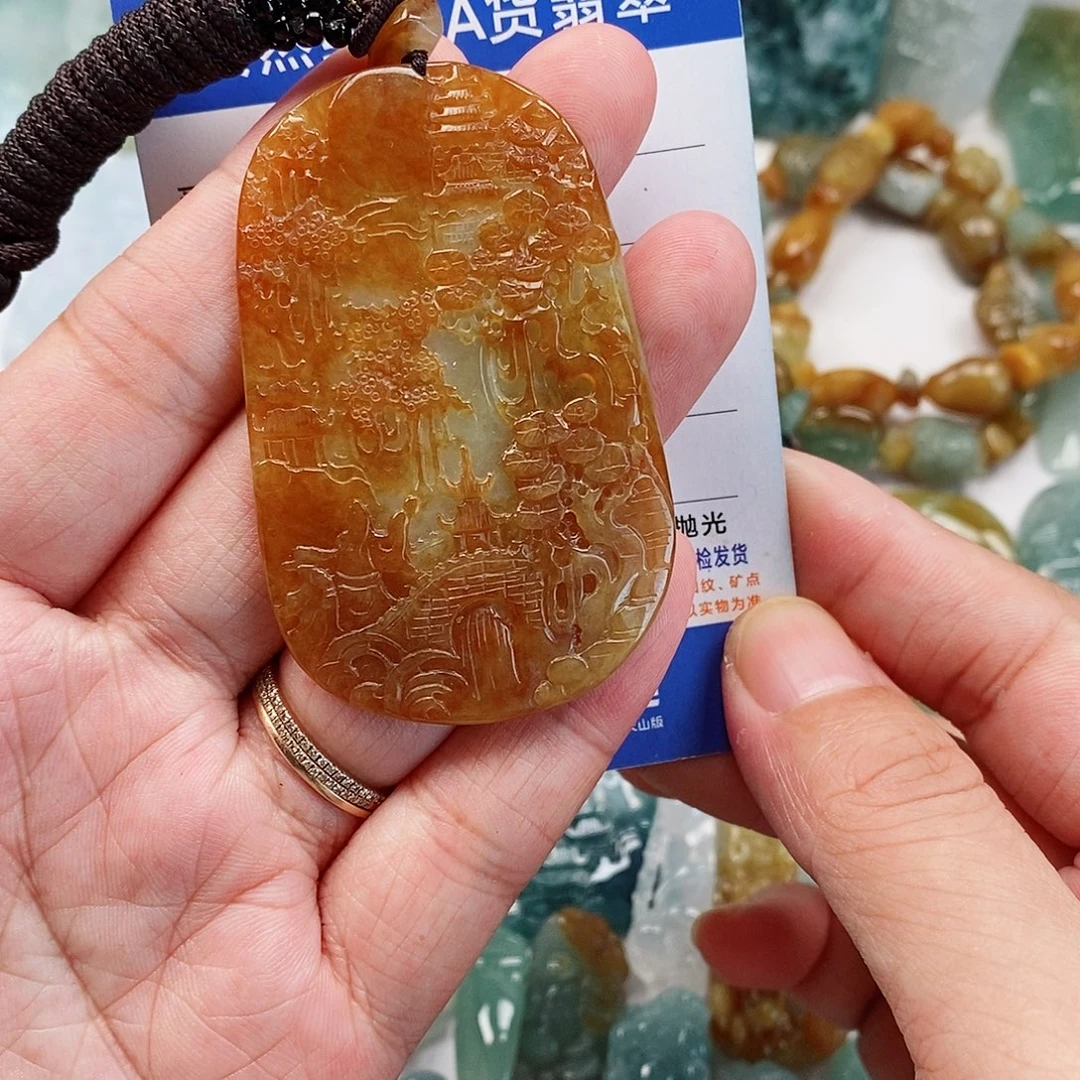 翡翠未镶嵌颈饰山水