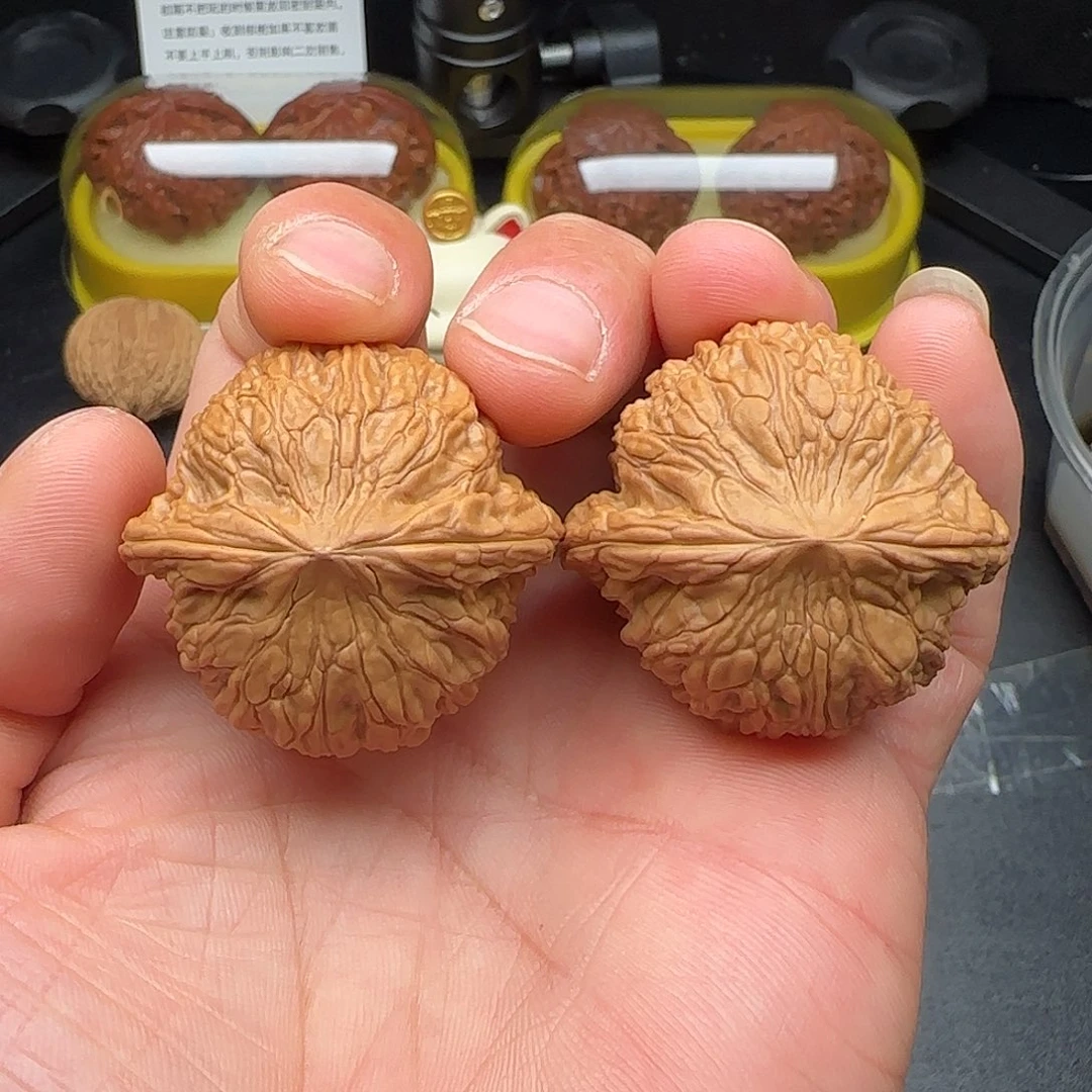 文玩核桃吊坠泥鳅背