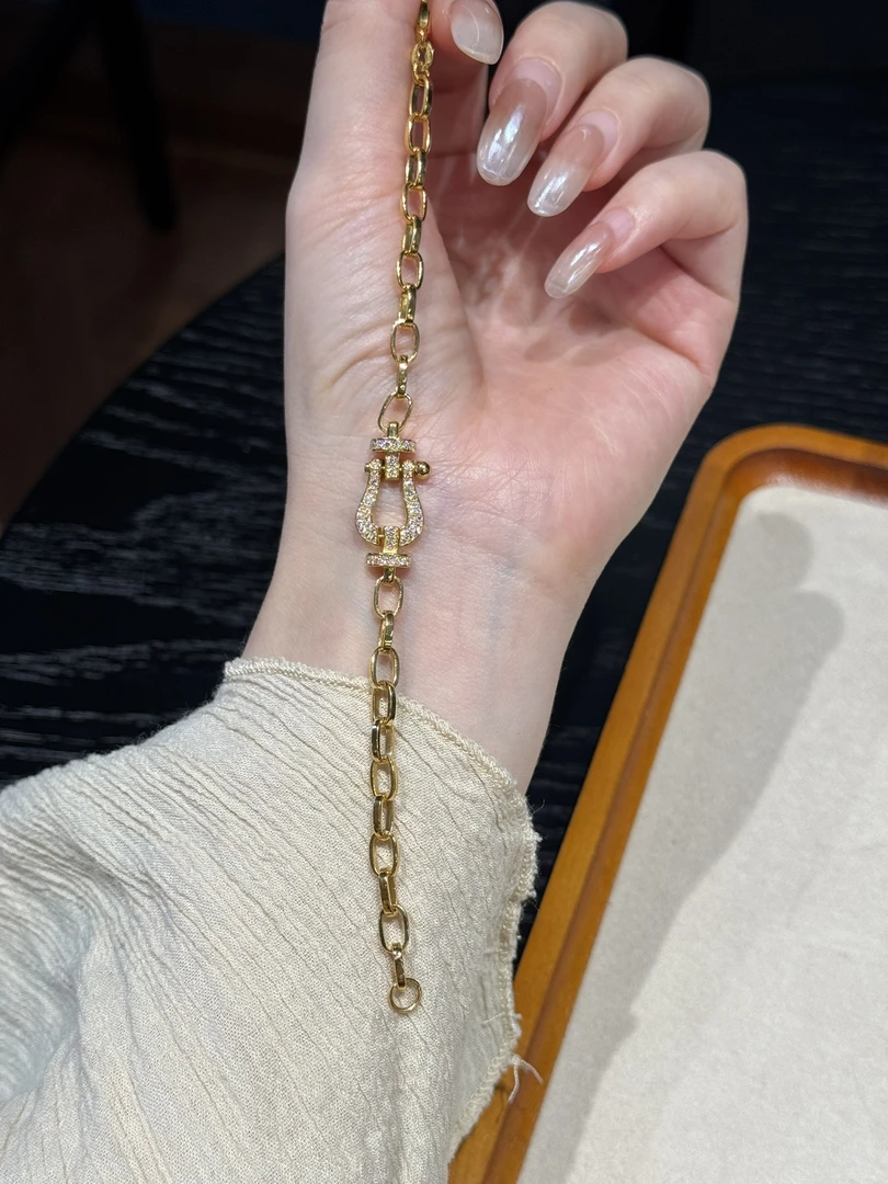 足金999预  镶嵌大版马蹄扣手链
