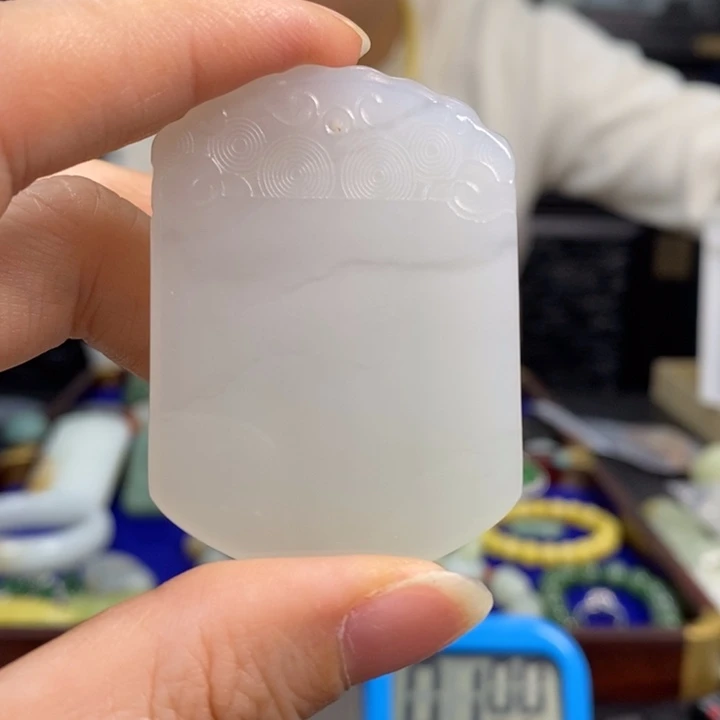 古***月和田玉未镶嵌颈饰