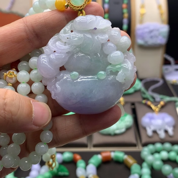 翡翠未镶嵌吊坠(赠链)