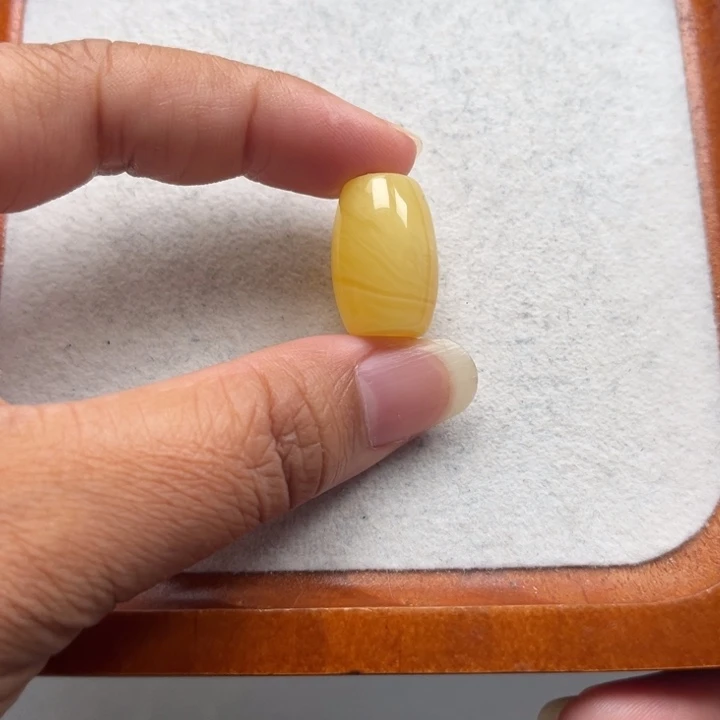 琥珀未镶嵌珠宝奇石M283号13+金白微瑕
