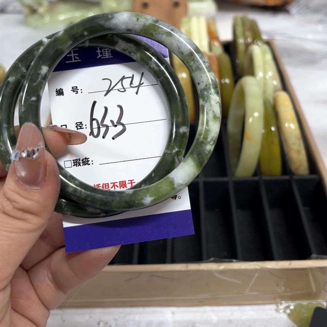 蛇纹石玉手镯未镶嵌