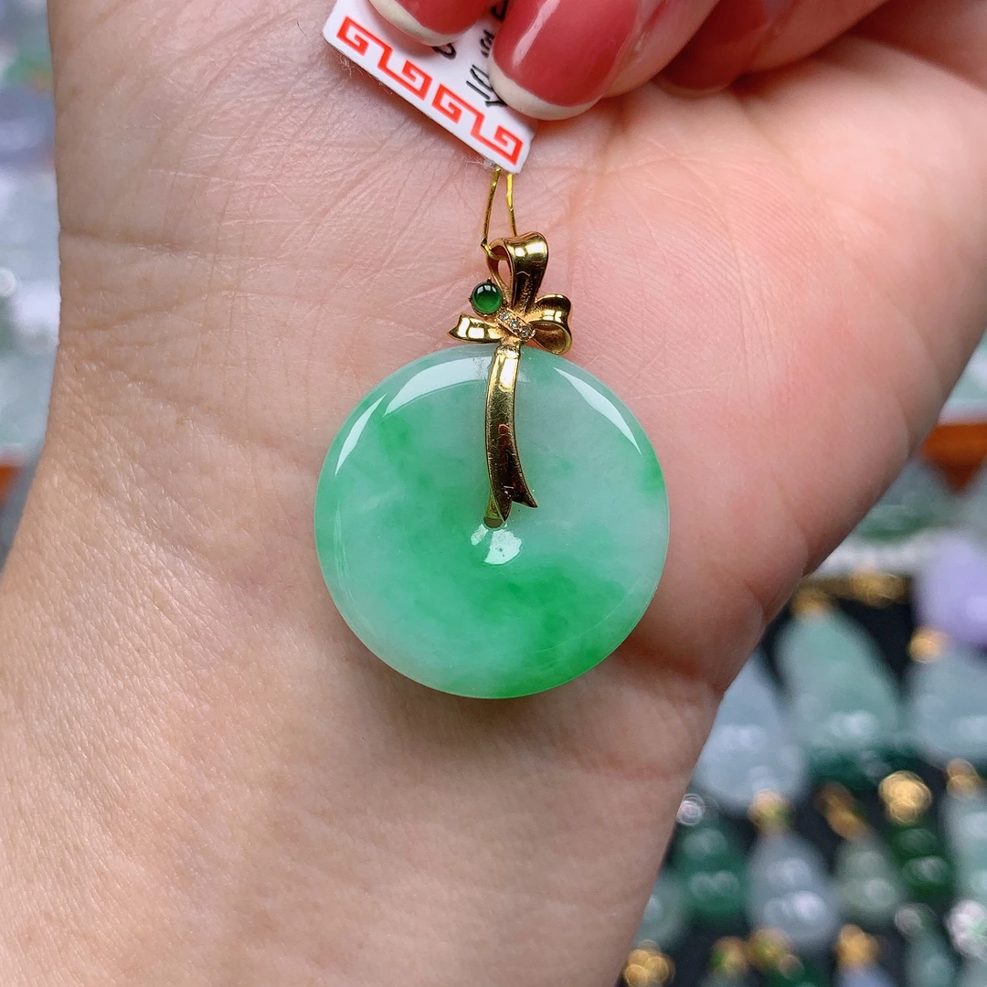 缅甸天然翡翠A货 冰润飘绿平安扣9/120(尺寸21.1x3.5)