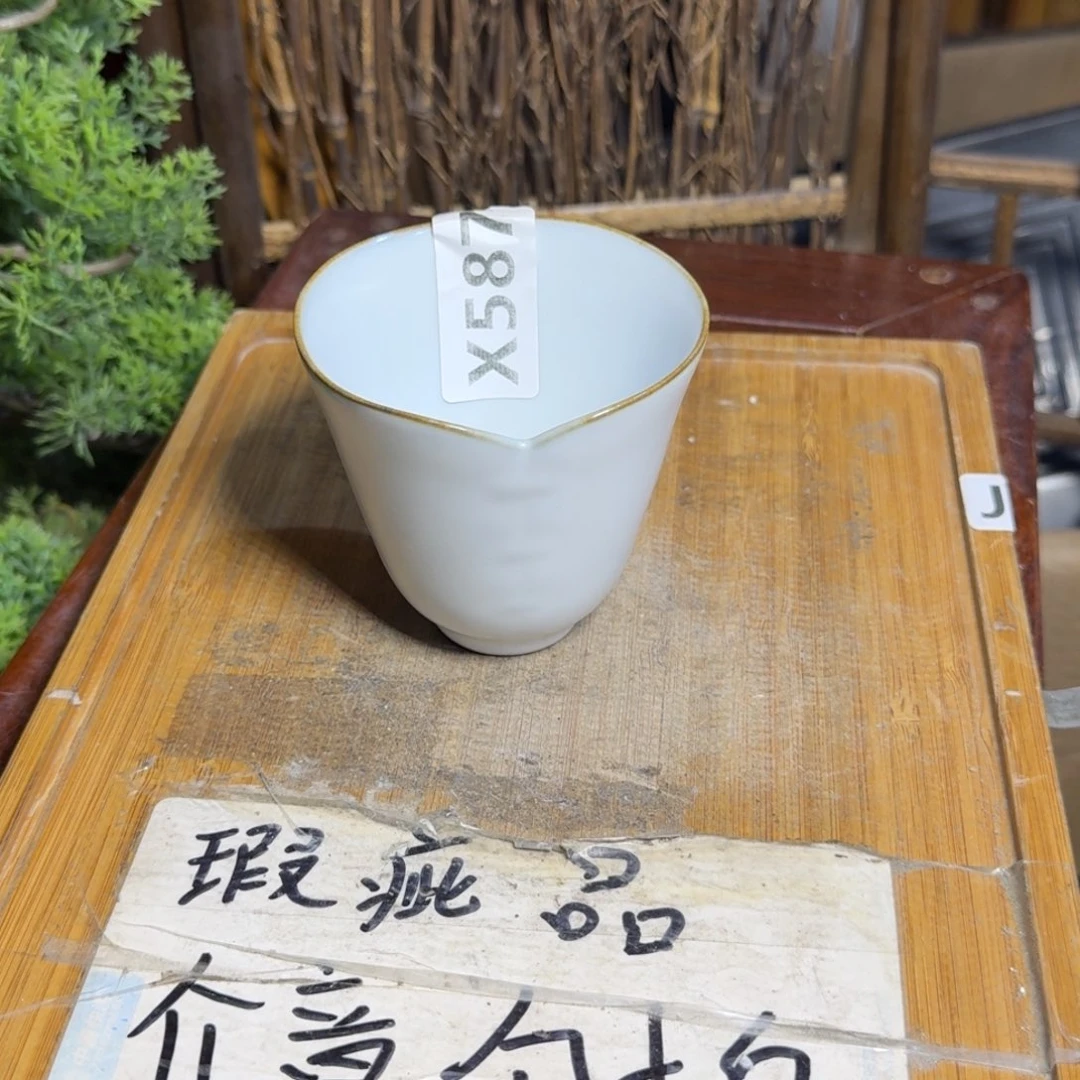 微瑕疵介意勿拍陶瓷器皿K178针眼介意勿拍