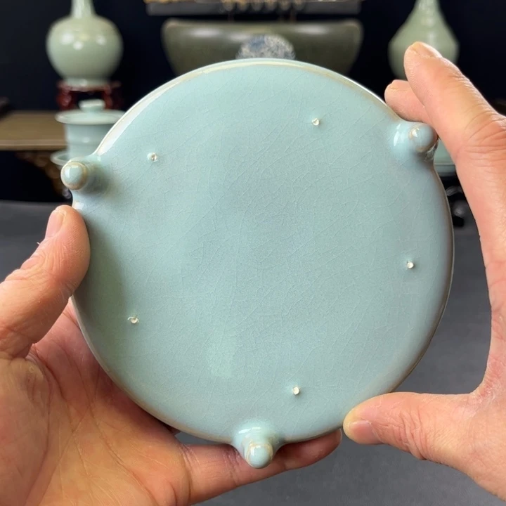 杯天青釉三足杯垫微瑕捡漏