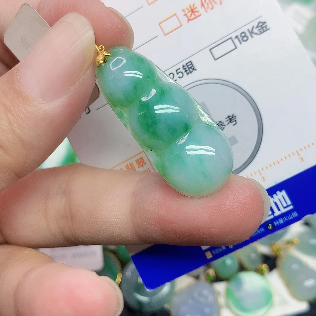 翡翠18K金镶嵌颈饰豆子
