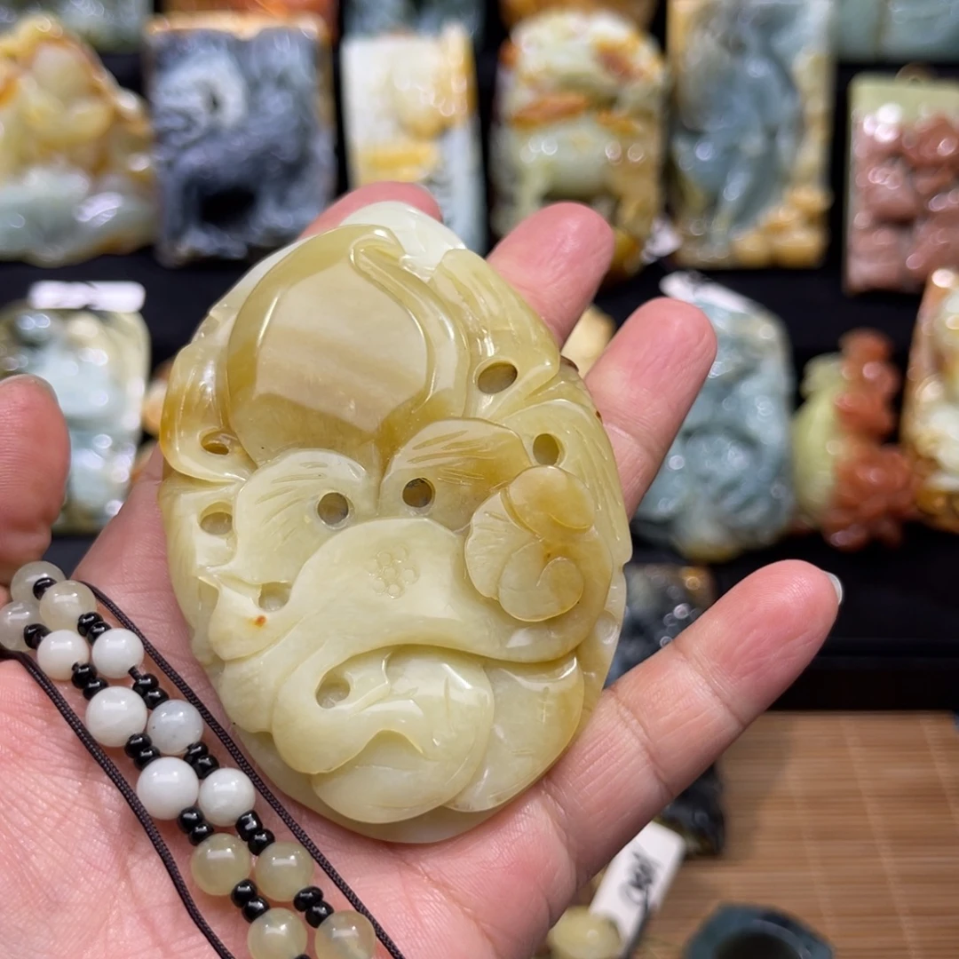 蛇纹石玉未镶嵌颈饰