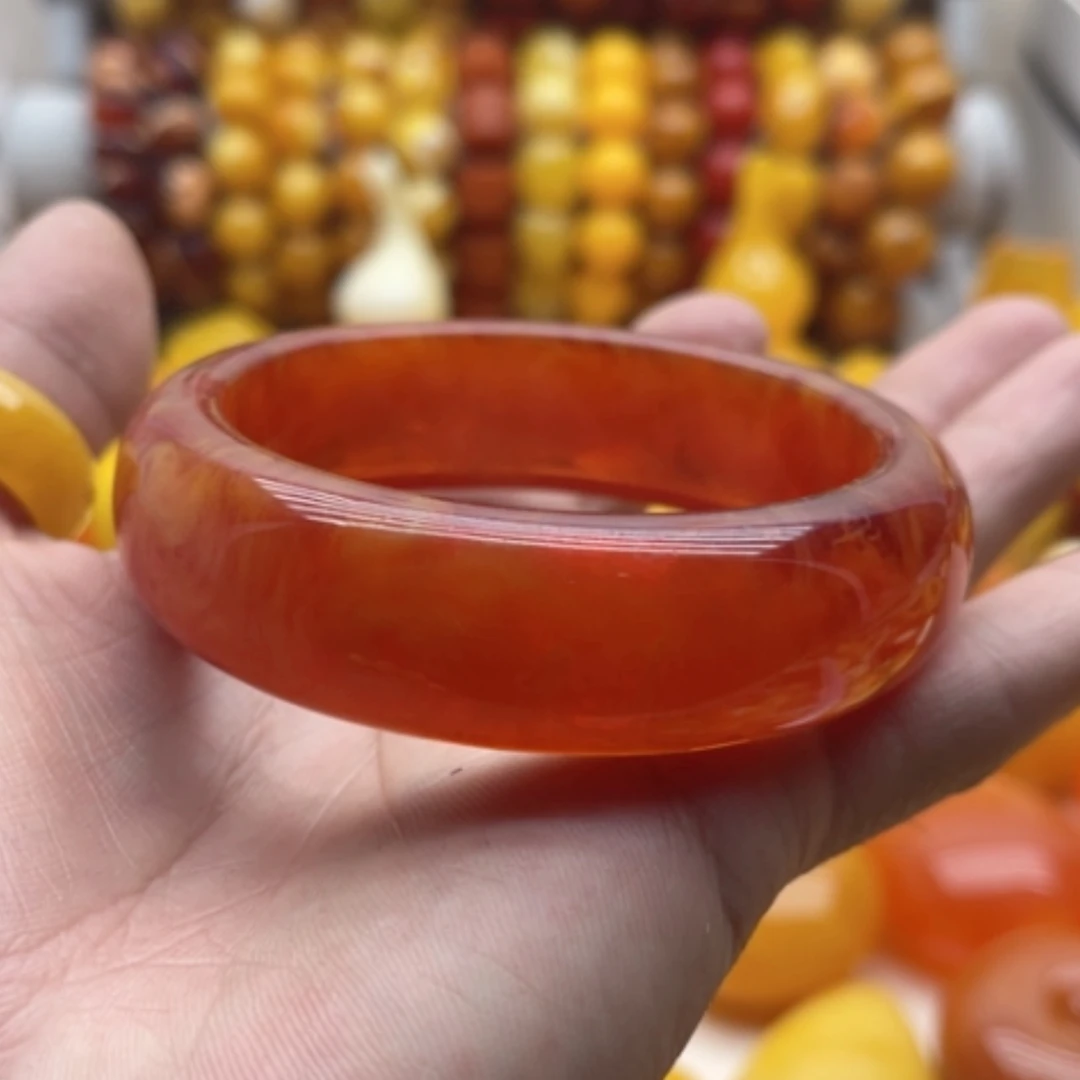 【闪购商品】琥珀手镯未镶嵌张*霞蜜蜡手镯60