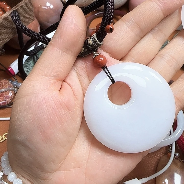 石英质玉颈饰未镶嵌