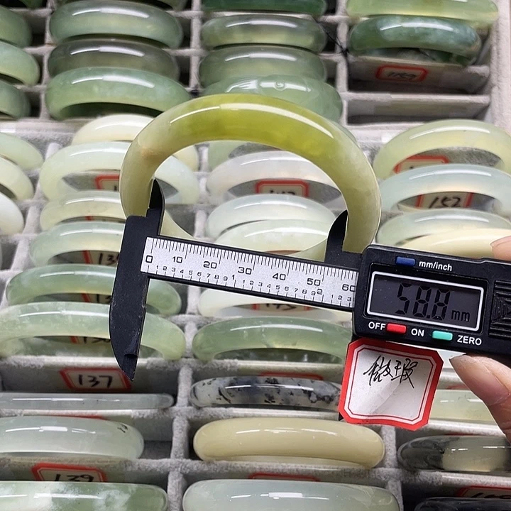 未镶嵌蛇纹石玉手镯138