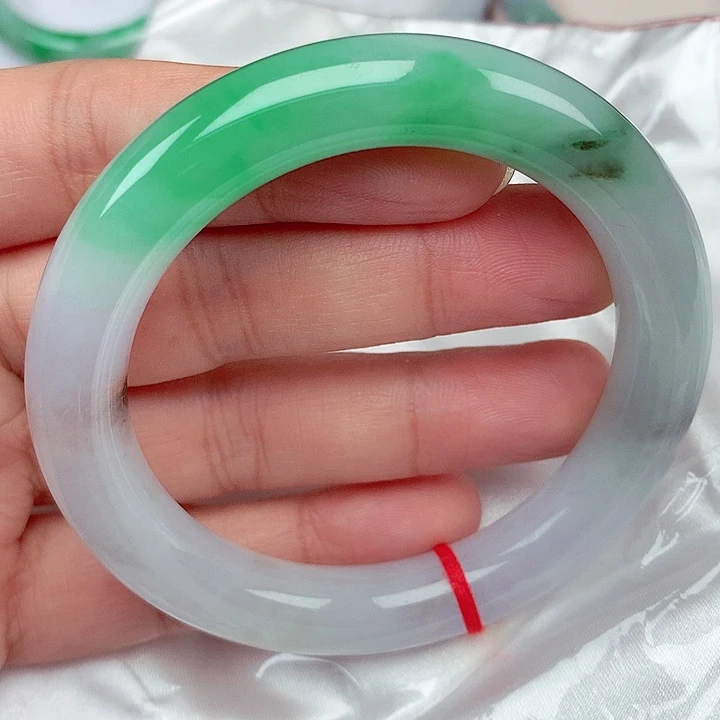 翡翠未镶嵌手镯58～59白底青飘阳绿圆条手镯