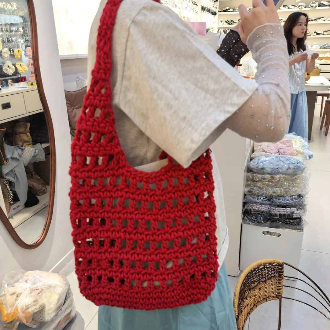 BB137红色大楼空针织包包